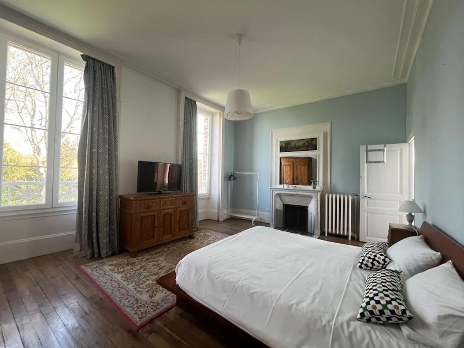 La Demeure De Margot - 24 Couchages Villa Villeneuve-sur-Yonne Exterior photo