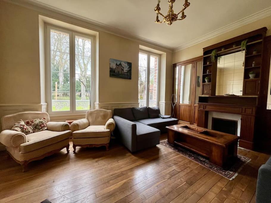 La Demeure De Margot - 24 Couchages Villa Villeneuve-sur-Yonne Exterior photo